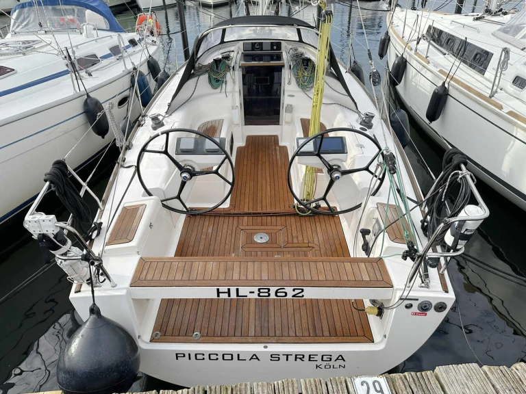Noleggio Barca a vela Salona con patente nautica