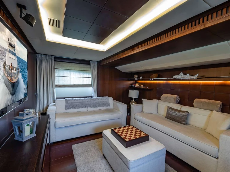 Noleggio Yacht di lusso Azimut con patente nautica