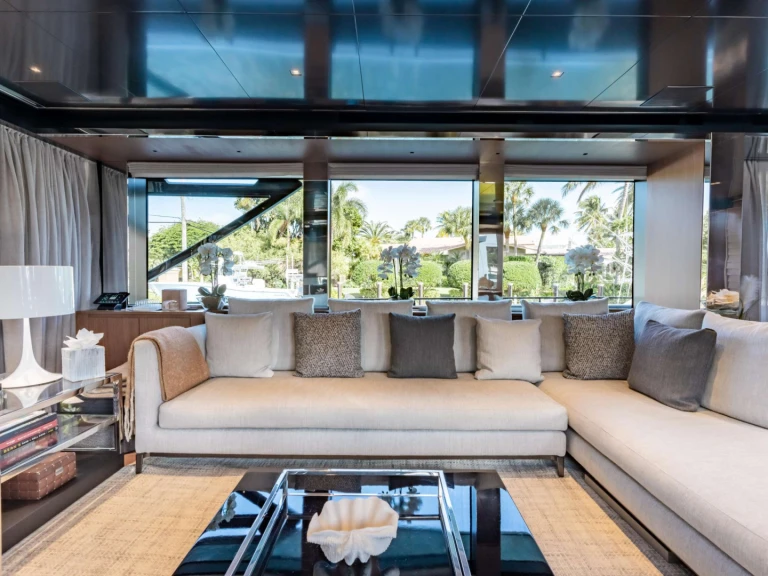 Noleggio Yacht di lusso Riva con patente nautica