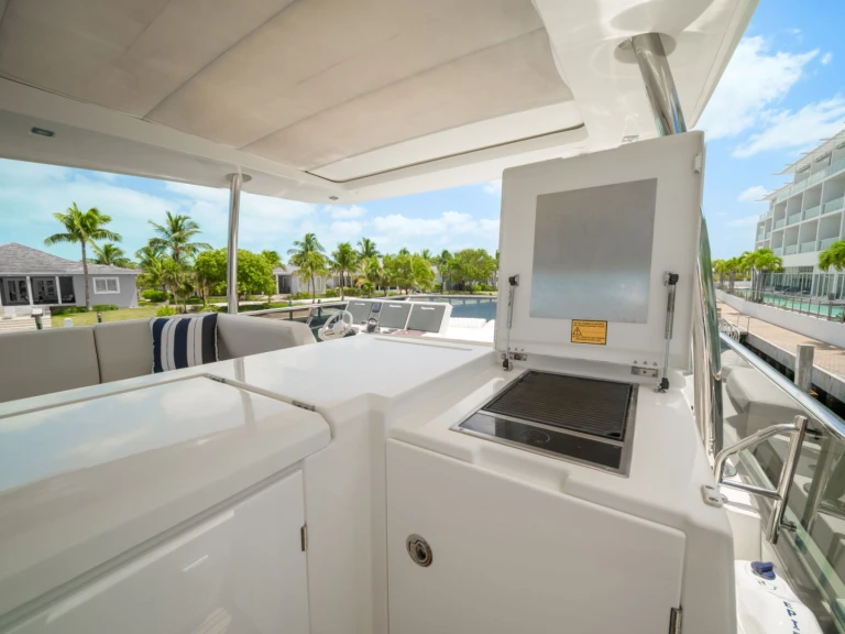 Noleggio Yacht di lusso Prestige Yachts con patente nautica
