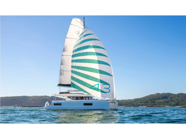Noleggio Catamarano Lagoon con patente nautica