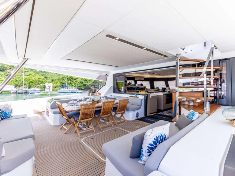 Yacht di lusso a noleggio a Road Town al miglior prezzo