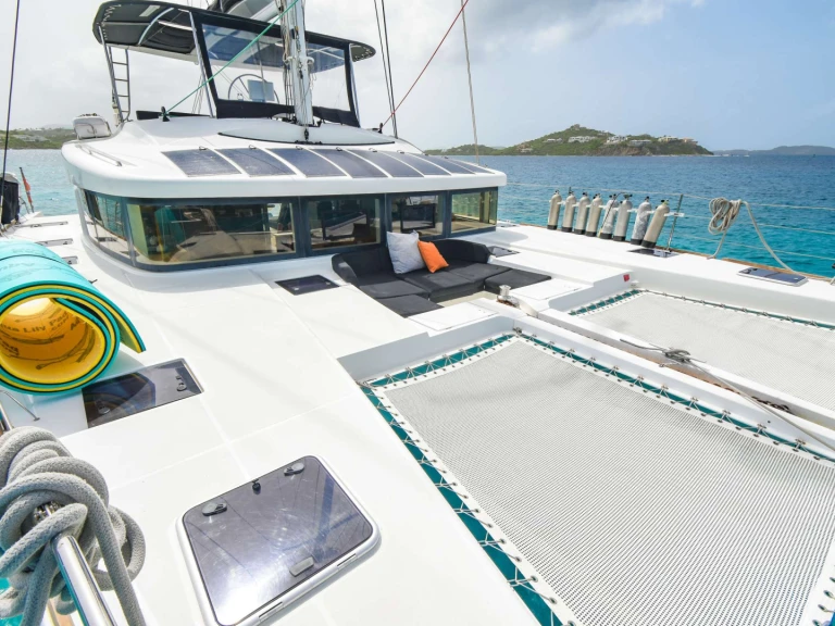 Yacht di lusso a noleggio a Frenchman's Cay al miglior prezzo
