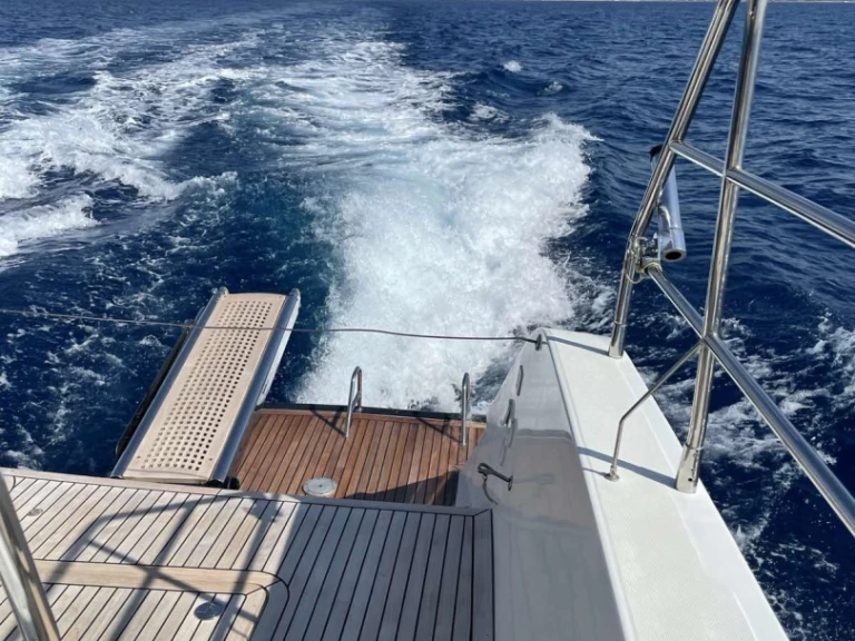 Noleggio Barca a motore Lagoon con patente nautica