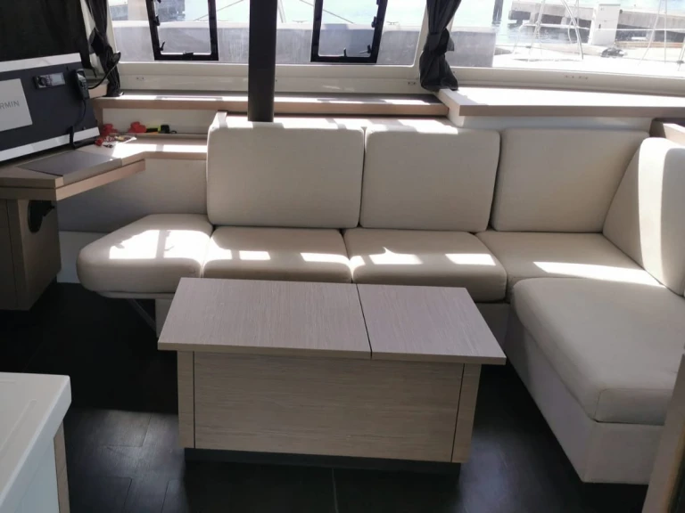 Noleggio barche Fountaine Pajot Astréa 42 (6 cab.) a Bormes-les-Mimosas su Samboat