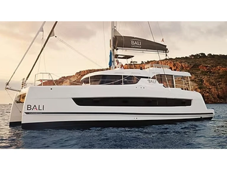 Noleggio Catamarano Bali con patente nautica