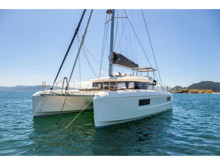 Noleggio Catamarano Lagoon con patente nautica