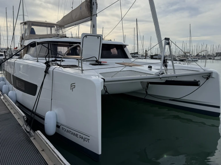 Noleggio Catamarano Fountaine Pajot con patente nautica