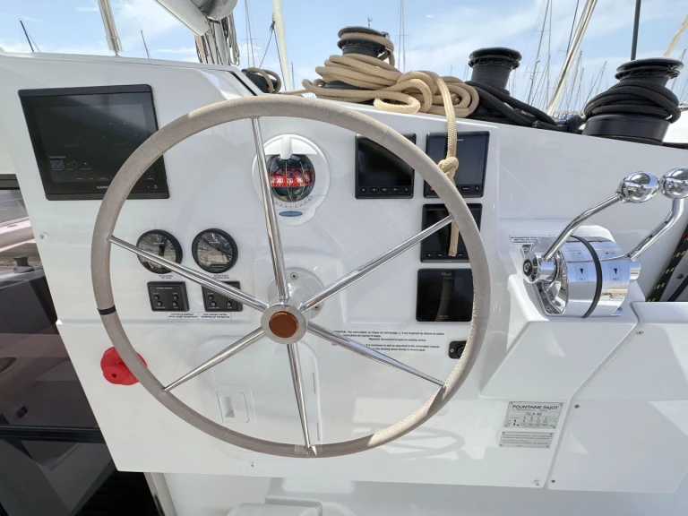 Noleggio Catamarano Fountaine Pajot con patente nautica