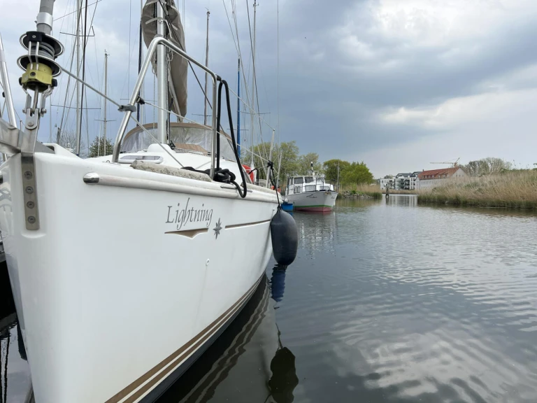 Noleggio Barca a vela Jeanneau con patente nautica