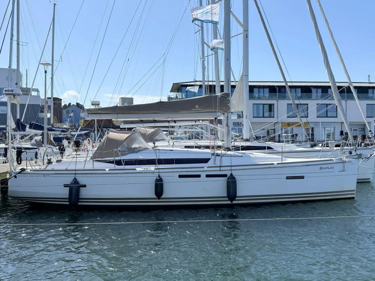 Noleggio Barca a vela Jeanneau con patente nautica