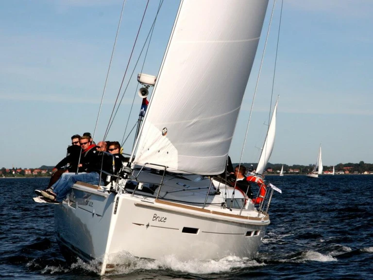Noleggio Barca a vela Jeanneau con patente nautica
