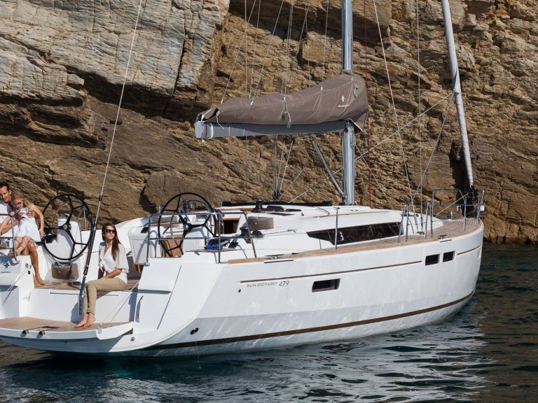 Noleggio Barca a vela Jeanneau con patente nautica