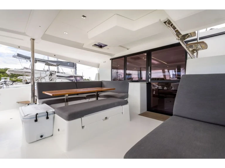 Noleggiare una Fountaine Pajot Saona 47 a Saint George's