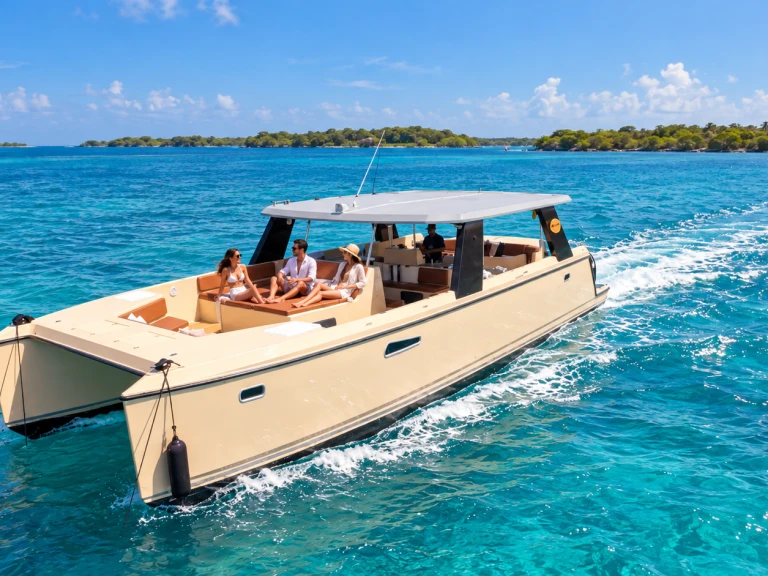 Noleggio Catamarano Custom Made con patente nautica