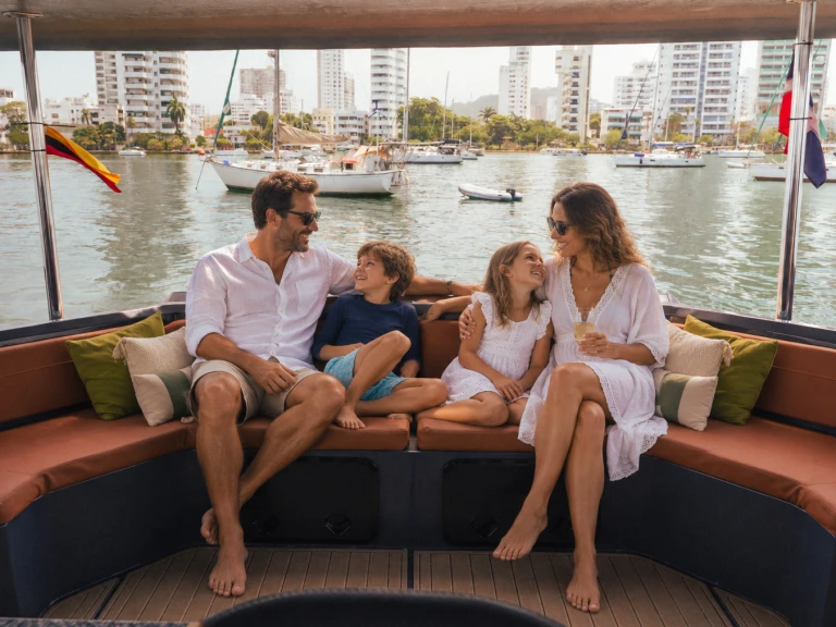 Noleggio Catamarano Custom Made con patente nautica