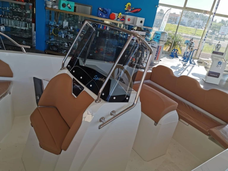 Noleggio Barca a motore a Cala Galdana – Cayman 585