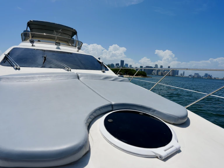 Noleggio Yacht di lusso Azimut con patente nautica