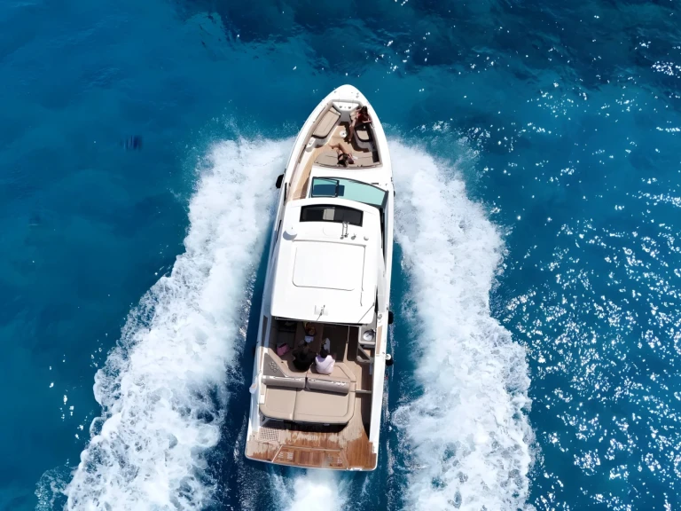 Noleggio Barca a motore Sea Ray con patente nautica
