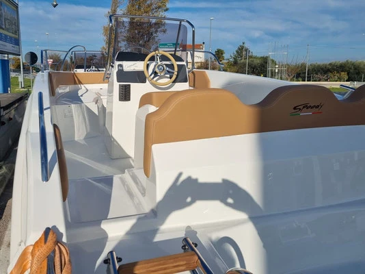 Noleggio Barca a motore Cayman con patente nautica