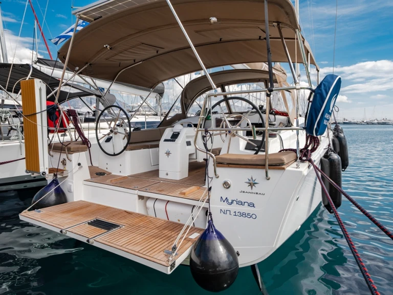 Noleggiare una Jeanneau Sun Odyssey 415 a Néa Péramos
