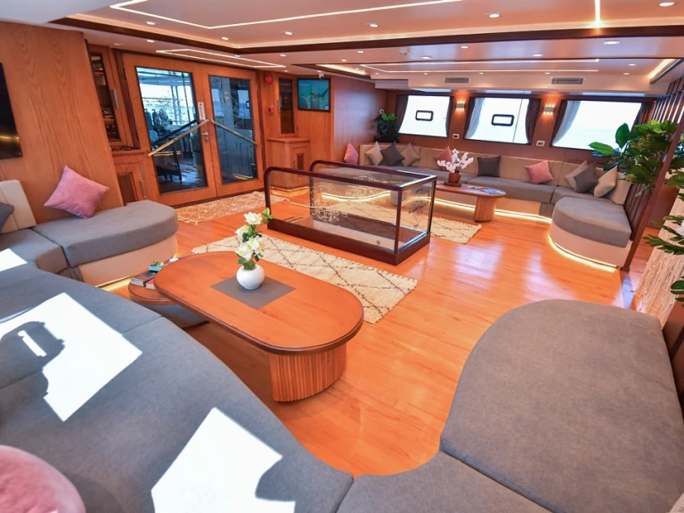 Yacht di lusso a noleggio a Sharm el-Sheikh al miglior prezzo
