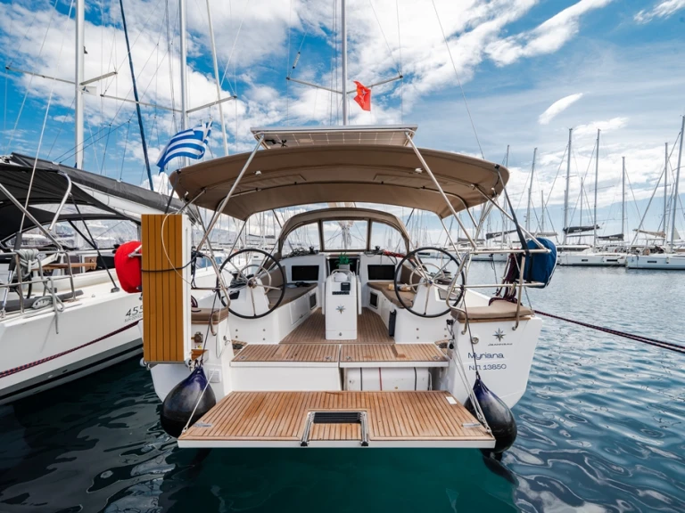 Noleggiare una Jeanneau Sun Odyssey 415 a Néa Péramos