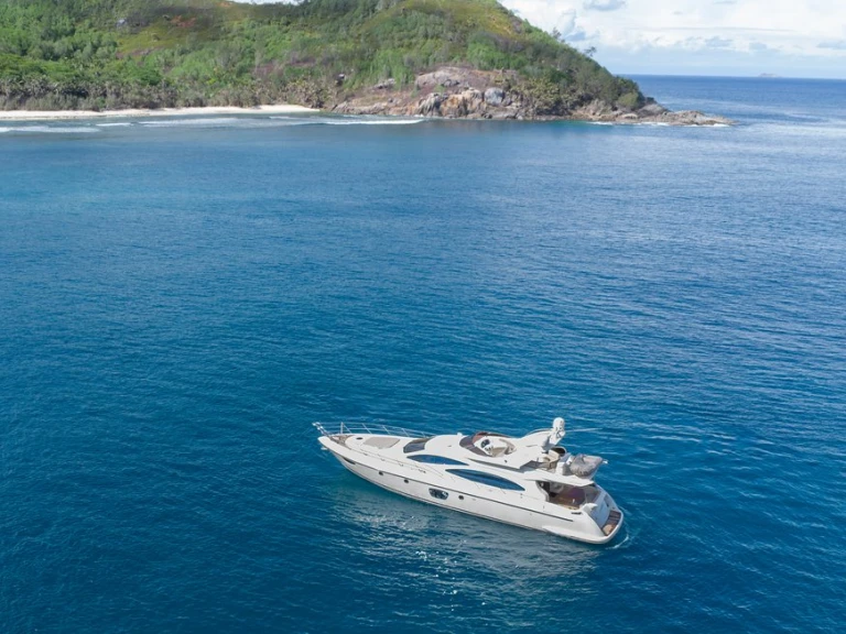 Noleggiare una Azimut Azimut 68 E a Eden Island