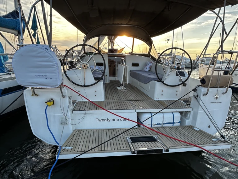 Noleggio Barca a vela Jeanneau con patente nautica