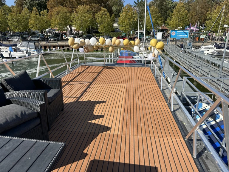 Noleggio Barca a motore a Berlin – Custom Hausboat 1150