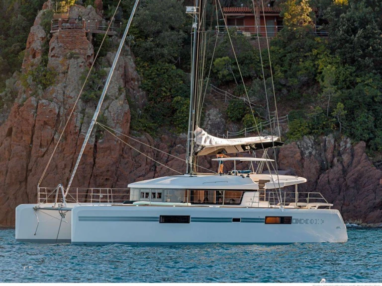 Noleggio Catamarano Lagoon con patente nautica