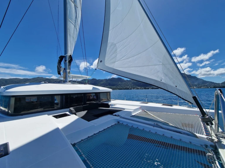 Noleggio Catamarano a Bonifacio – Lagoon Lagoon 52