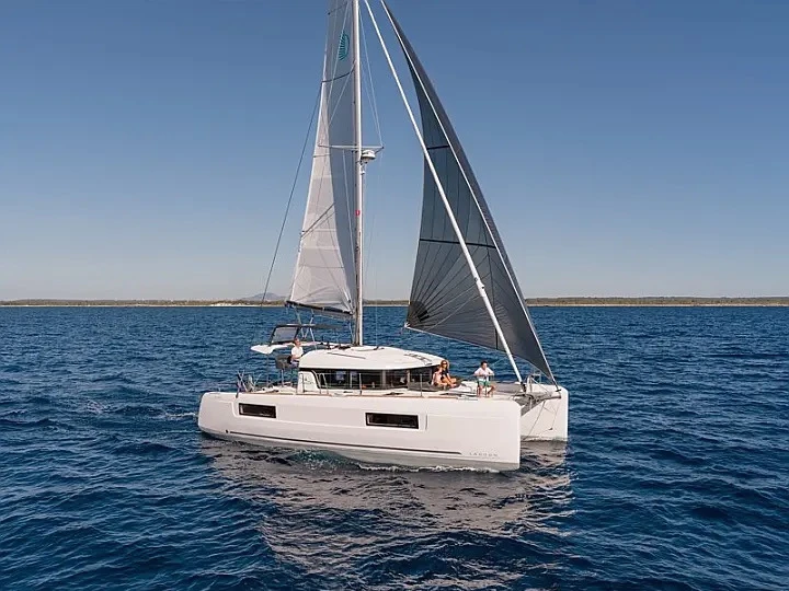 Noleggio Catamarano Lagoon con patente nautica