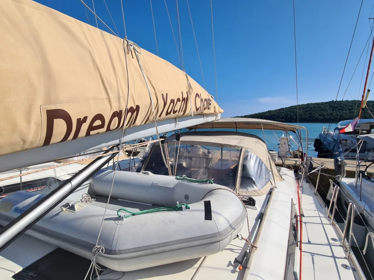 Noleggiare una Dufour Dufour 520 Grand Large a Seget Donji
