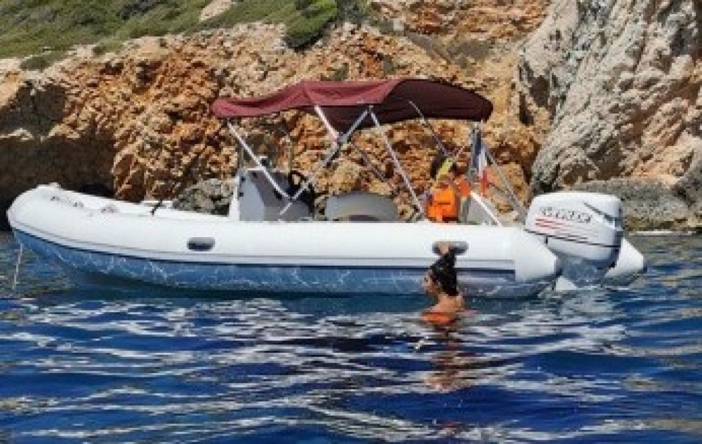 Noleggio gommone Bombard Modèle explorer 620 a Port Vieux et Chantiers